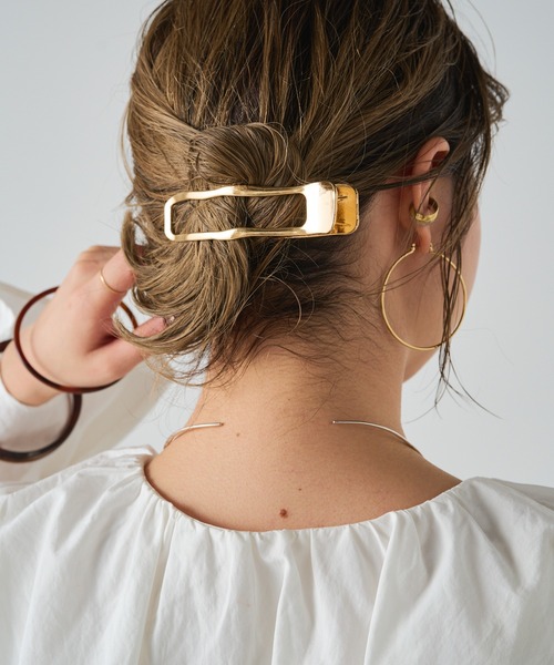 Omekashi(オメカシ)の「ウェーブヘアクリップ(ヘアゴム・レディース・ゴールド/シルバー・FREE/ONE SIZE)」の3枚目の写真