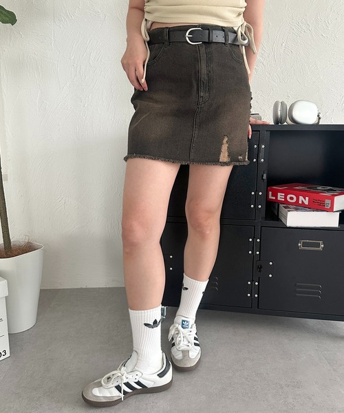 apres jour mignon（アプレジュールミニョン）の「オーバーダイデニムスカート【ZOZOTOWN限定アイテム】（デニムスカート・レディース・ライトブルー/ブラック系その他・X-LARGE/フリー）」の2枚目の写真