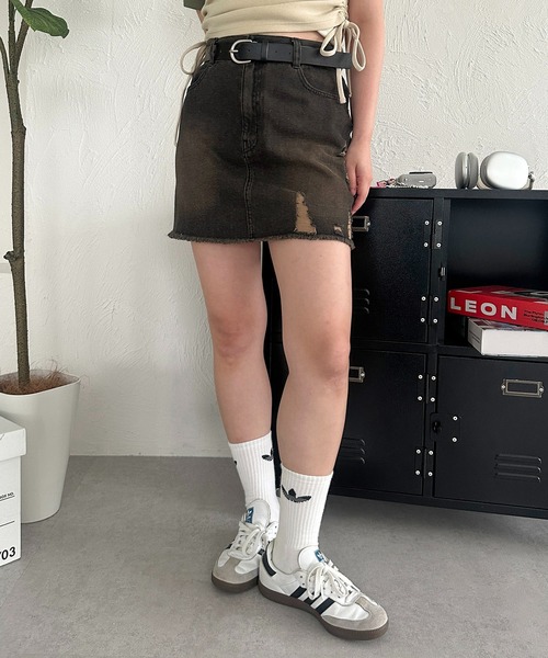 apres jour mignon（アプレジュールミニョン）の「オーバーダイデニムスカート【ZOZOTOWN限定アイテム】（デニムスカート・レディース・ライトブルー/ブラック系その他・X-LARGE/フリー）」の7枚目の写真