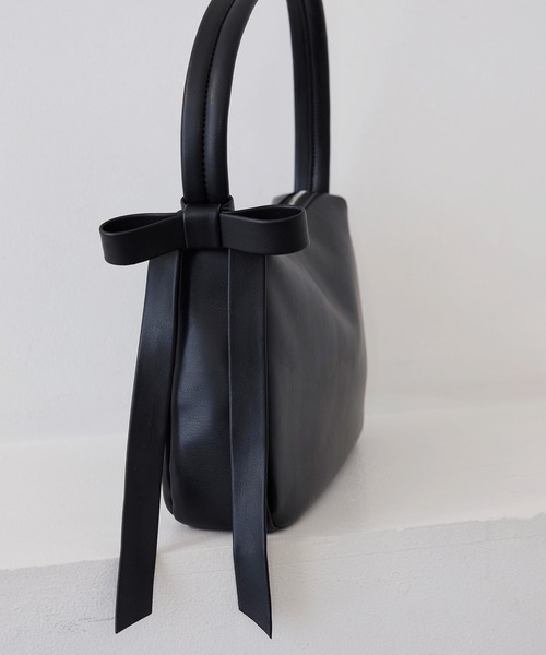 EFOLE（エフォル）の「Ribbon oneshoulder bag / リボン ワンショルダー バッグ（ショルダーバッグ・レディース・オフホワイト/ブラック・FREE）」の8枚目の写真