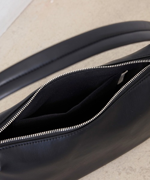 EFOLE（エフォル）の「Ribbon oneshoulder bag / リボン ワンショルダー バッグ（ショルダーバッグ・レディース・オフホワイト/ブラック・FREE）」の10枚目の写真