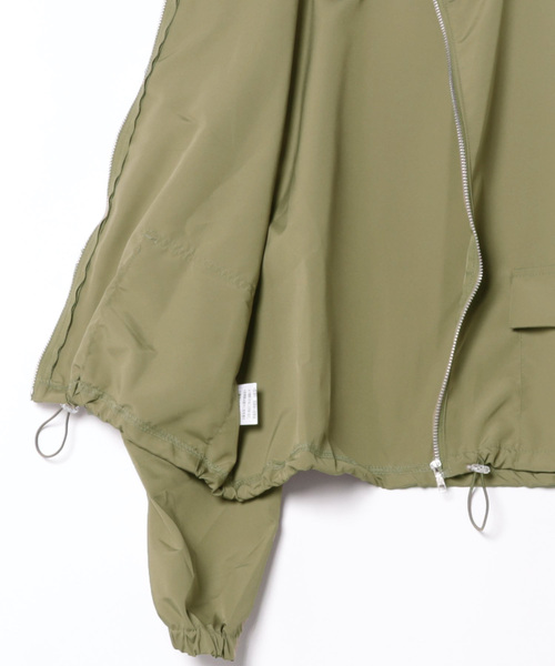 STYLEBLOCK(スタイルブロック)の「裾ドローコードクロップド丈ブルゾン(MA-1・レディース・ホワイト/グリーン・FREE)」の4枚目の写真