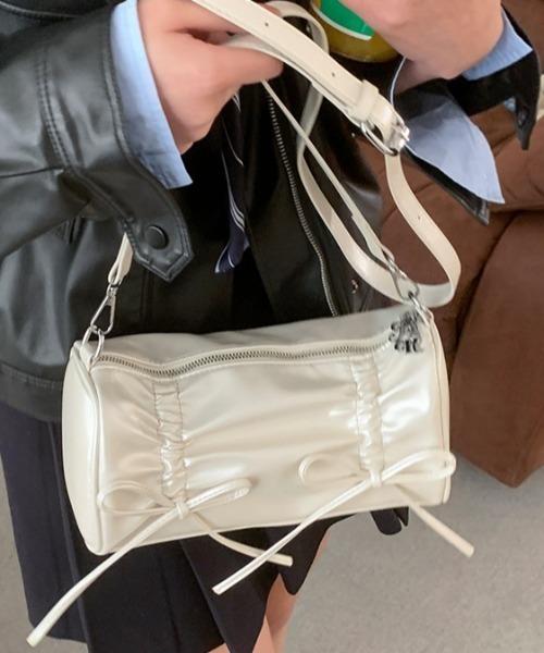 LAC-VERT(ラック・ヴェール)の「リボンギャザーショルダーバッグ(ショルダーバッグ・レディース・ブラック/シルバー/イエロー/ホワイト/ピンク・FREE)」の6枚目の写真