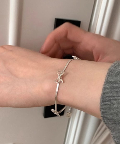 Vipoa（ヴィポア）の「mini ribbon bracelet（ブレスレット・レディース・シルバー・FREE）」の2枚目の写真