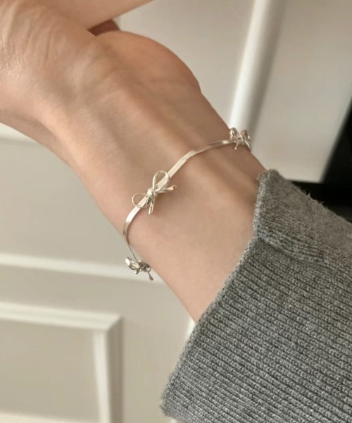 Vipoa（ヴィポア）の「mini ribbon bracelet（ブレスレット・レディース・シルバー・FREE）」の3枚目の写真