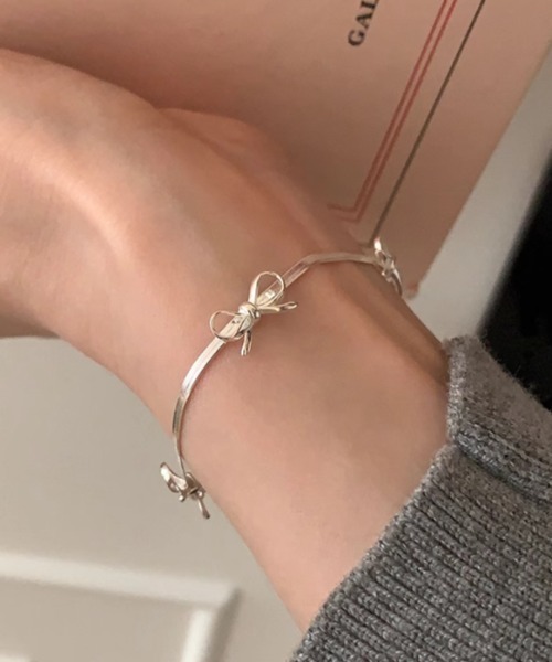 Vipoa（ヴィポア）の「mini ribbon bracelet（ブレスレット・レディース・シルバー・FREE）」の5枚目の写真