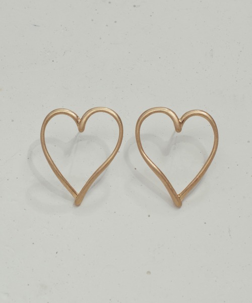 GOLDY（ゴールディ）の「ワイド ハート ライン ピアス（ピアス（両耳用）・レディース・ゴールド/シルバー系その他/ゴールド系その他/シルバー・FREE）」の4枚目の写真