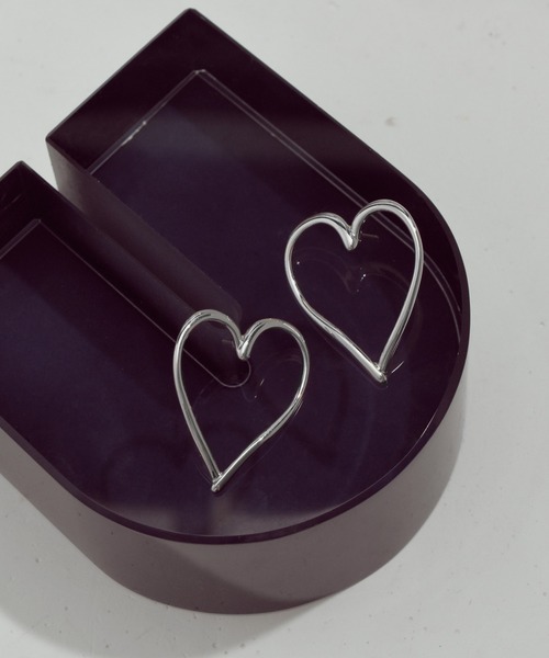 GOLDY（ゴールディ）の「ワイド ハート ライン ピアス（ピアス（両耳用）・レディース・ゴールド/シルバー系その他/ゴールド系その他/シルバー・FREE）」の9枚目の写真