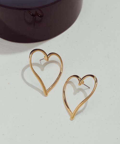 GOLDY（ゴールディ）の「ワイド ハート ライン ピアス（ピアス（両耳用）・レディース・ゴールド/シルバー系その他/ゴールド系その他/シルバー・FREE）」の8枚目の写真