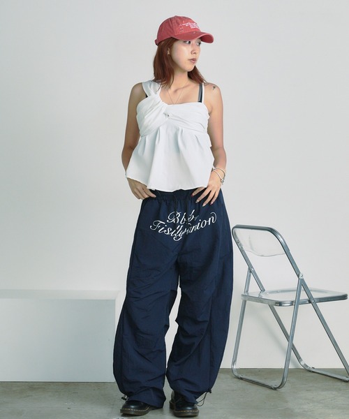 AO2(アオズ)の「Asymmetric design bustier / アシンメトリーデザインビスチェ(シャツ/ブラウス・レディース・ベージュ/ホワイト/ブラック/ホワイト系その他・FREE)」の17枚目の写真