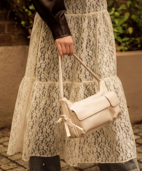 MAJESTIC LEGON（マジェスティックレゴン）の「アンニュイレースアップバッグ（ショルダーバッグ・レディース・アイボリー/ブラウン/ブラック・FREE）」の5枚目の写真