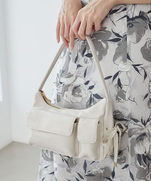 MAJESTIC LEGON（マジェスティックレゴン）の「アンニュイレースアップバッグ（ショルダーバッグ・レディース・アイボリー/ブラウン/ブラック・FREE）」の11枚目の写真