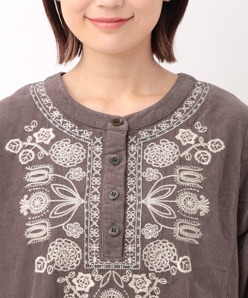 チチカカ（チチカカ）の「Rico メヒコフラワー刺繍コーデュロイプルオーバー（シャツ/ブラウス・レディース・グレー/ブラック/グリーン・FREE）」の19枚目の写真