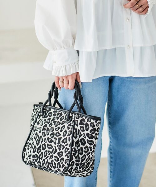 le.coeur blanc(ルクールブラン)の「TWIST HANDLE 2WAY TOTE(トートバッグ・レディース・ブラック系その他・FREE)」の6枚目の写真