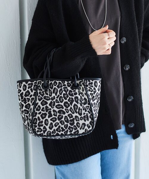 le.coeur blanc(ルクールブラン)の「TWIST HANDLE 2WAY TOTE(トートバッグ・レディース・ブラック系その他・FREE)」の13枚目の写真