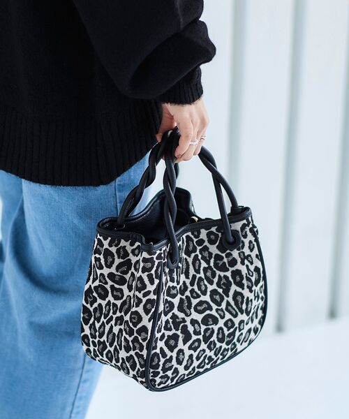 le.coeur blanc(ルクールブラン)の「TWIST HANDLE 2WAY TOTE(トートバッグ・レディース・ブラック系その他・FREE)」の11枚目の写真