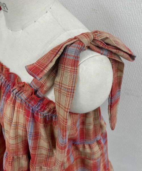 LADY LIKE(レディライク)の「チェック柄ショルダーリボンティアードチュニック(シャツ/ブラウス・レディース・レッド/アイボリー/ブラック/レッド系/グリーン・M)」の18枚目の写真