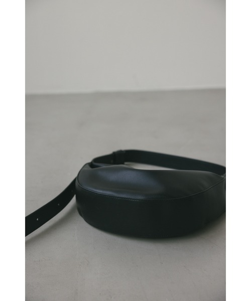 STYLEMIXER（スタイルミキサー）の「【ベストセラー】マンドリンミニショルダーバッグ（ショルダーバッグ・レディース・ブラック/ホワイト/シルバー・FREE）」の4枚目の写真