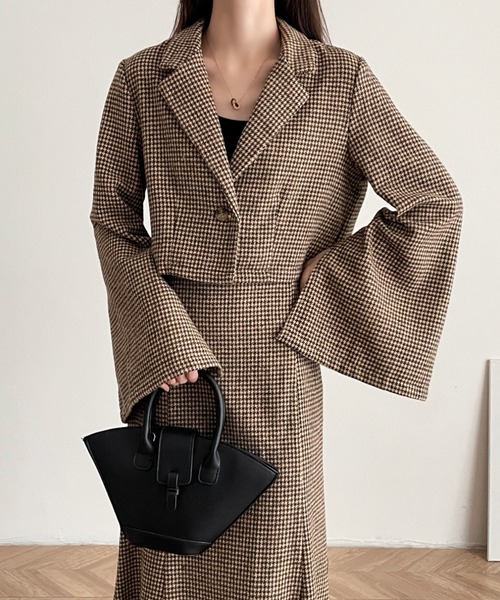 ABITOKYO（アビトーキョー）の「ツーイド袖スリットショート丈テーラージャケット＆マーメイドスカートセットアップ（セットアップ・レディース・ブラック/ブラウン系その他/レッド系その他/ブラウン/カーキ/ベージュ・S/M）」の17枚目の写真