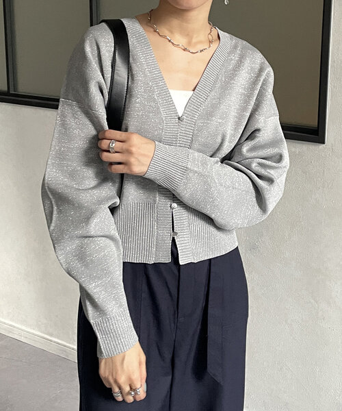 Thevon（ゼボン）の「ラメスポンジショートカーディガン（カーディガン/ボレロ・レディース・アイボリー/チャコールグレー/グレー・FREE）」の3枚目の写真