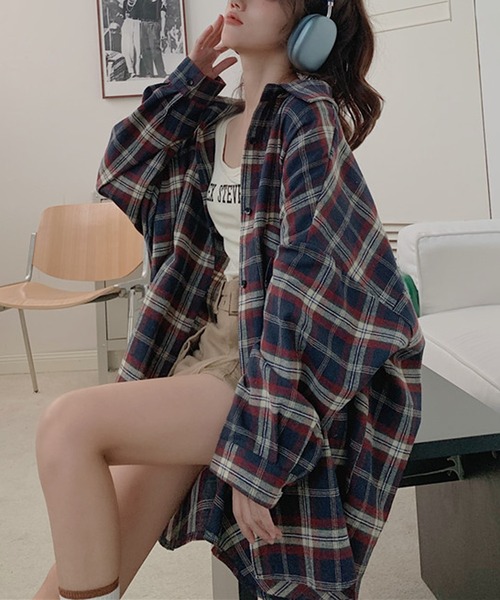 Girly Doll(ガーリードール)の「オーバーサイズチェック柄シャツ(シャツ/ブラウス・レディース・ネイビー/ベージュ・FREE)」の18枚目の写真