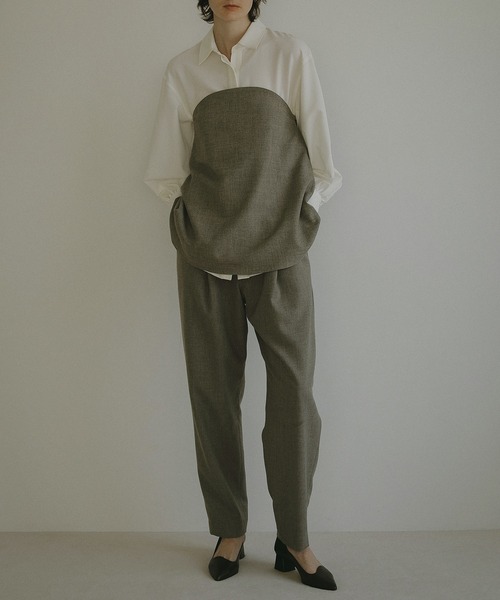 MANOF(マノフ)の「MELANGE TAPERED PANTS(スラックス・レディース・ベージュ/チャコールグレー・S/M)」の4枚目の写真