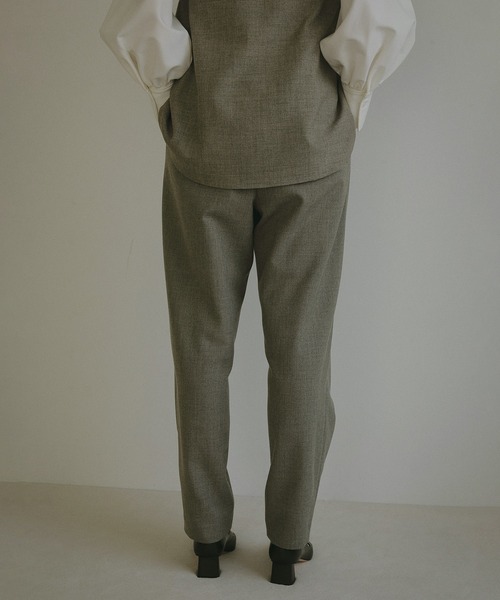 MANOF(マノフ)の「MELANGE TAPERED PANTS(スラックス・レディース・ベージュ/チャコールグレー・S/M)」の6枚目の写真