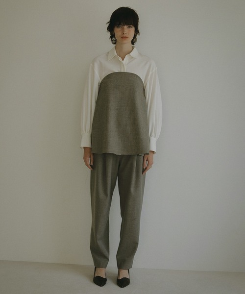 MANOF(マノフ)の「MELANGE TAPERED PANTS(スラックス・レディース・ベージュ/チャコールグレー・S/M)」の3枚目の写真