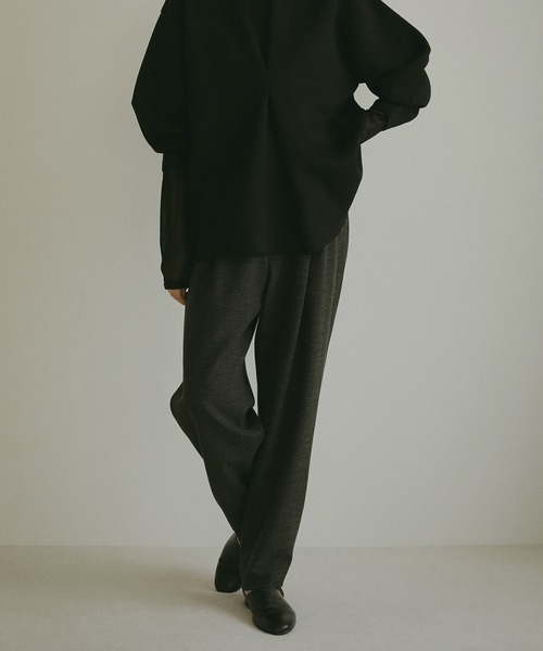 MANOF(マノフ)の「MELANGE TAPERED PANTS(スラックス・レディース・ベージュ/チャコールグレー・S/M)」の12枚目の写真