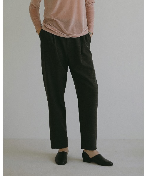 MANOF(マノフ)の「MELANGE TAPERED PANTS(スラックス・レディース・ベージュ/チャコールグレー・S/M)」の14枚目の写真