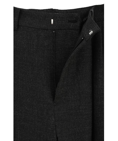 MANOF(マノフ)の「MELANGE TAPERED PANTS(スラックス・レディース・ベージュ/チャコールグレー・S/M)」の19枚目の写真