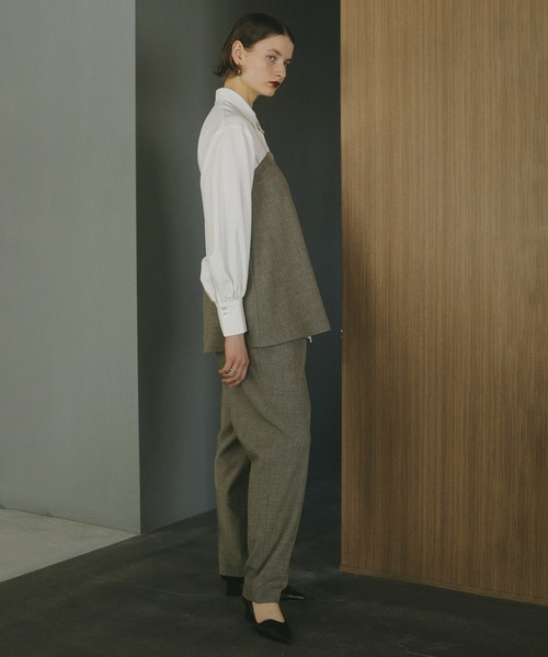 MANOF(マノフ)の「MELANGE TAPERED PANTS(スラックス・レディース・ベージュ/チャコールグレー・S/M)」の9枚目の写真