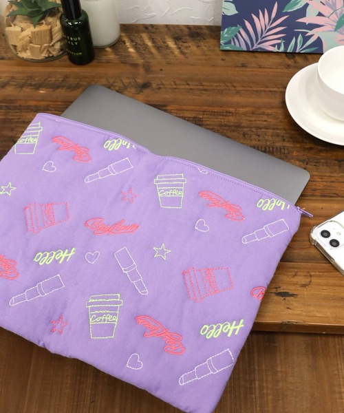 BAYFLOW（ベイフロー）の「BFキルトネオンPCケース25×35（PC・タブレットケース・レディース・ブラック/パープル・0）」の2枚目の写真