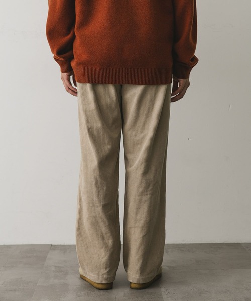 URBAN RESEARCH DOORS(アーバンリサーチドアーズ)の「2タック太畝コーデュロイパンツ(その他パンツ・メンズ・ブラック/オフホワイト/グリーン系その他・MEDIUM/LARGE)」の17枚目の写真
