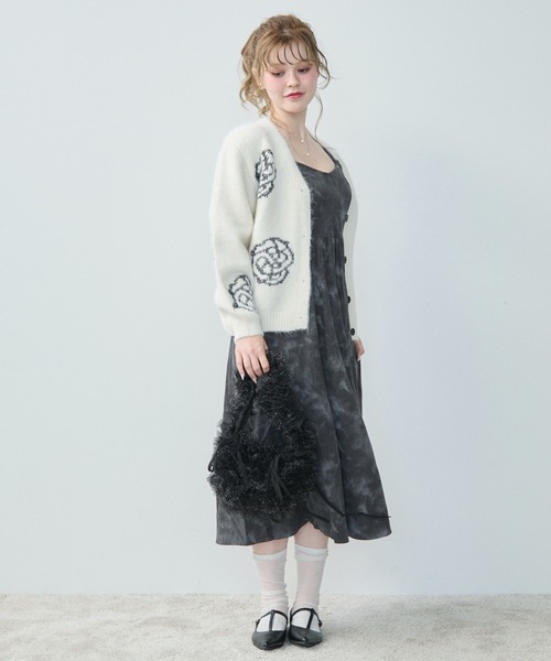 TITTY&CO.（ティティーアンドコー）の「フラワー刺繍モヘアタッチカーディガン（カーディガン/ボレロ・レディース・グレー/アイボリー・FREE）」の3枚目の写真