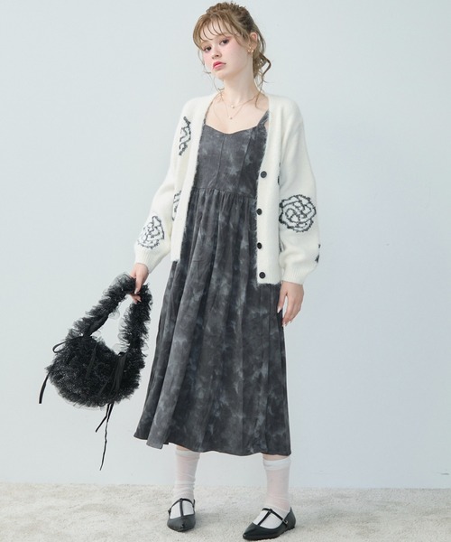 TITTY&CO.（ティティーアンドコー）の「フラワー刺繍モヘアタッチカーディガン（カーディガン/ボレロ・レディース・グレー/アイボリー・FREE）」の8枚目の写真