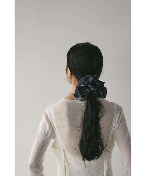 STYLEMIXER（スタイルミキサー）の「ベロアボリュームシュシュ（シュシュ・レディース・ブラック/グレー・FREE）」の8枚目の写真