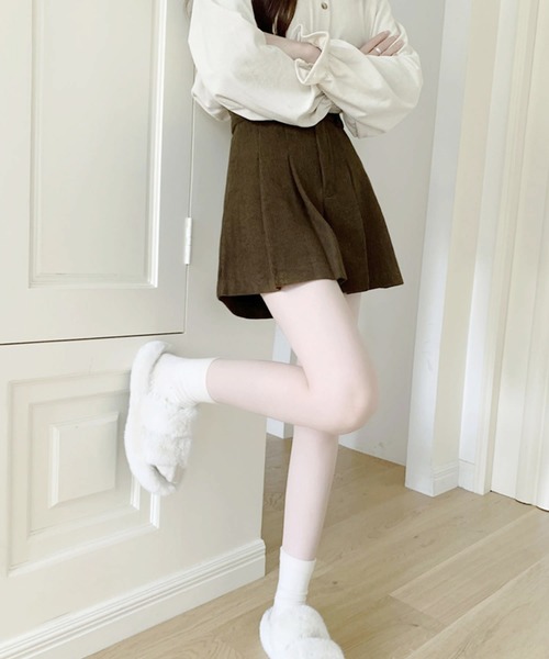 Pittok(ピットク)の「タックプリーツ コーディロイ ショートパンツ(その他パンツ・レディース・モカ/ブラック/ブラウン・MEDIUM)」の13枚目の写真