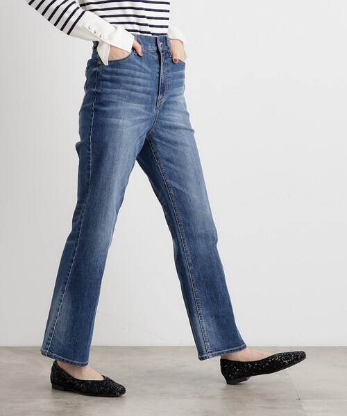 センタープレス入りソフトフレアーデニムパンツ（デニムパンツ