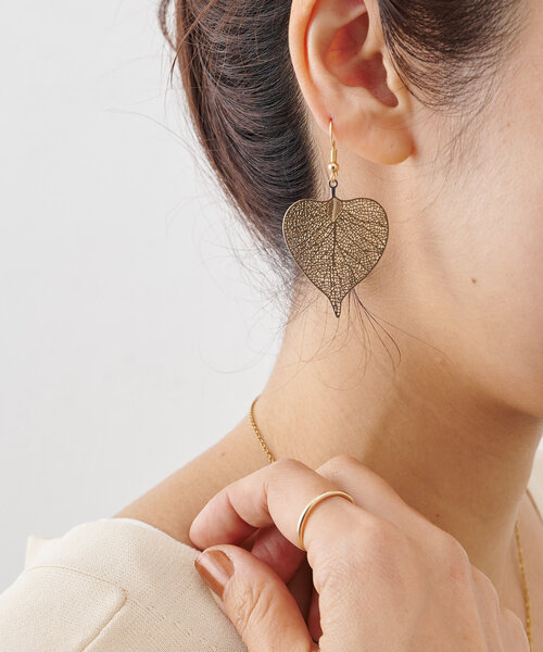 LIVETART（リヴェタート）の「《LIVETART》リーフピアス（ピアス（両耳用）・レディース・シルバー/ゴールド・FREE）」の4枚目の写真