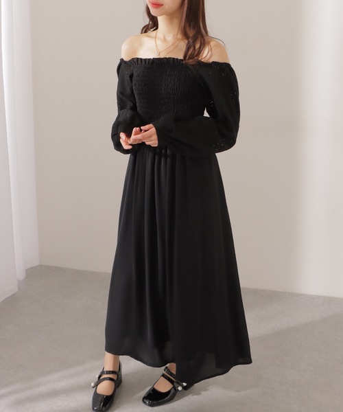Lace Ladies(レースレディース)の「2WAY シャーリング オフショルダー マキシ ワンピース(ワンピース・レディース・アイボリー/ブラック・FREE/S)」の9枚目の写真