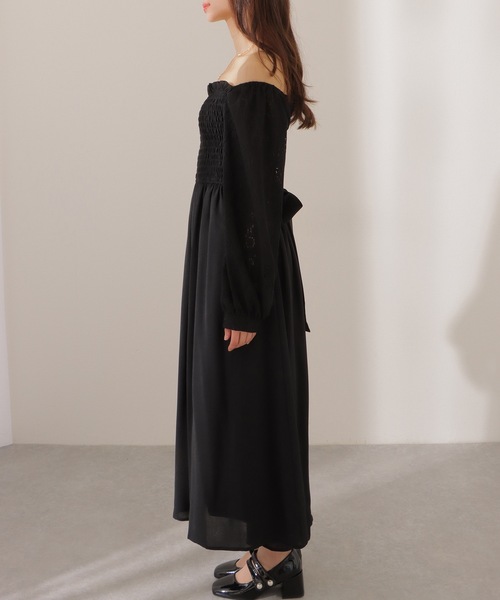 Lace Ladies(レースレディース)の「2WAY シャーリング オフショルダー マキシ ワンピース(ワンピース・レディース・アイボリー/ブラック・FREE/S)」の10枚目の写真