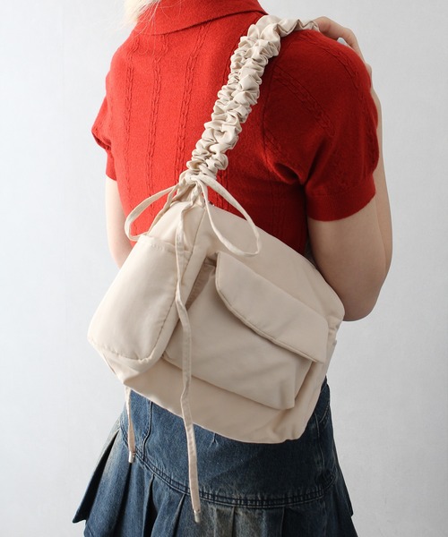 SpRay（スプレイ）の「シャーリングショルダーバッグ（ショルダーバッグ・レディース・ブラック/アイボリー・FREE）」の5枚目の写真