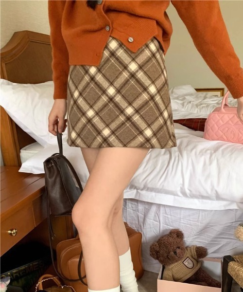 WEGO（ウィゴー）の「WEGO/インナーパンツ付きミニ丈チェックスカート（スカート・レディース・ベージュ/レッド/グレー・LARGE/MEDIUM/SMALL）」の2枚目の写真