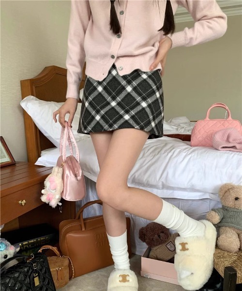 WEGO（ウィゴー）の「WEGO/インナーパンツ付きミニ丈チェックスカート（スカート・レディース・ベージュ/レッド/グレー・LARGE/MEDIUM/SMALL）」の8枚目の写真