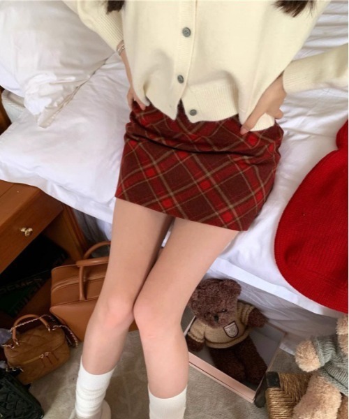 WEGO（ウィゴー）の「WEGO/インナーパンツ付きミニ丈チェックスカート（スカート・レディース・ベージュ/レッド/グレー・LARGE/MEDIUM/SMALL）」の4枚目の写真