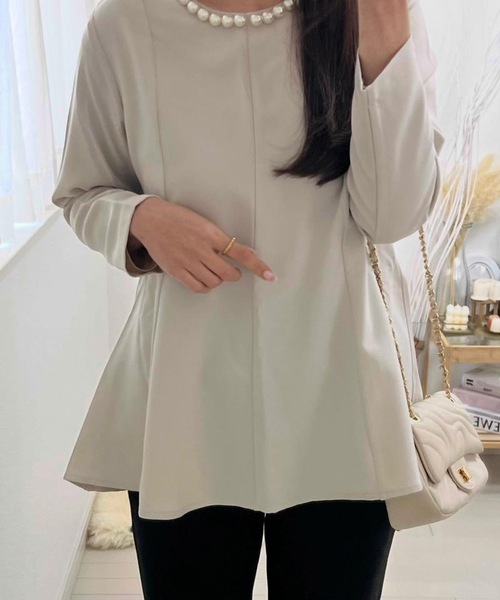 aquagarage(アクアガレージ)の「パール付きヘムライントップス(Tシャツ/カットソー・レディース・グレイッシュベージュ・M)」の12枚目の写真