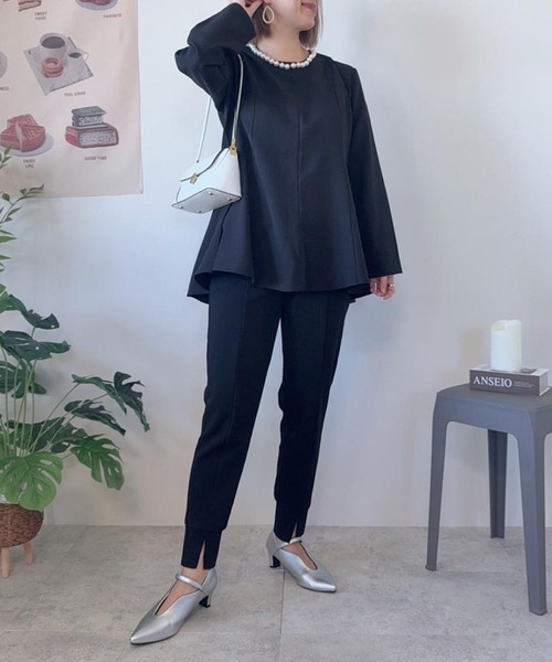 aquagarage(アクアガレージ)の「パール付きヘムライントップス(Tシャツ/カットソー・レディース・グレイッシュベージュ・M)」の3枚目の写真