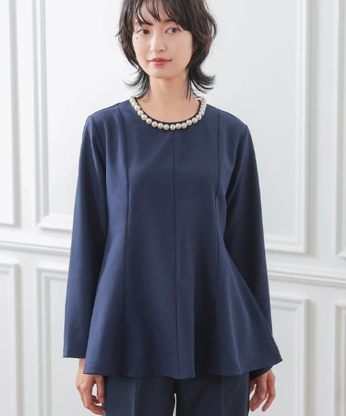 aquagarage(アクアガレージ)の「パール付きヘムライントップス(Tシャツ/カットソー・レディース・グレイッシュベージュ・M)」の2枚目の写真