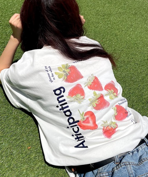 苺ページ セール】《UNISEX》メニーベリーTシャツ（Tシャツ/カットソー